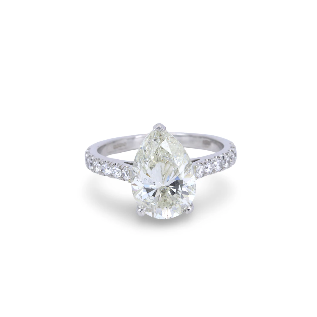 PLATINUM 3.02CT DIAMOND RING.