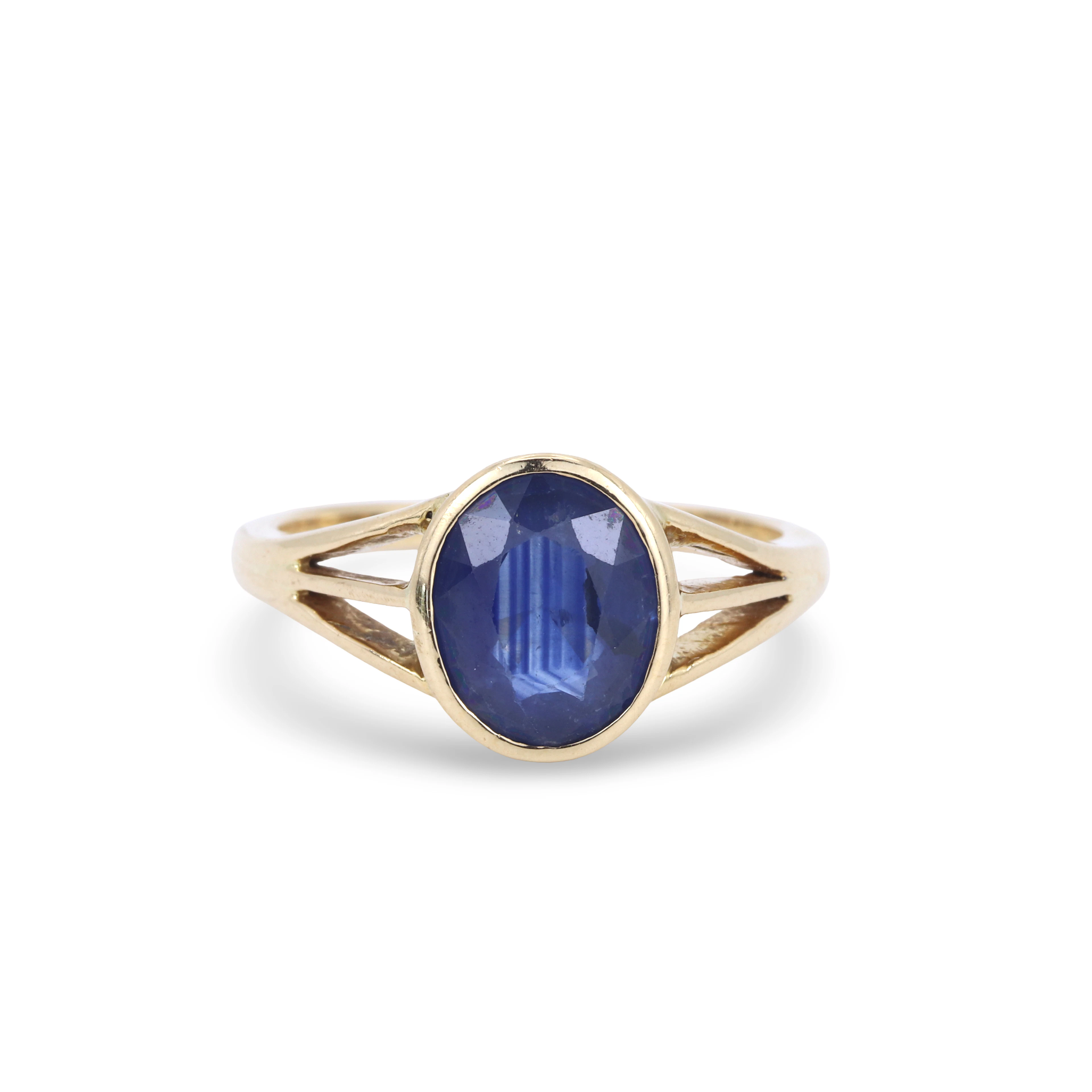 18CT GOLD (3CT) SAPPHIRE RING.