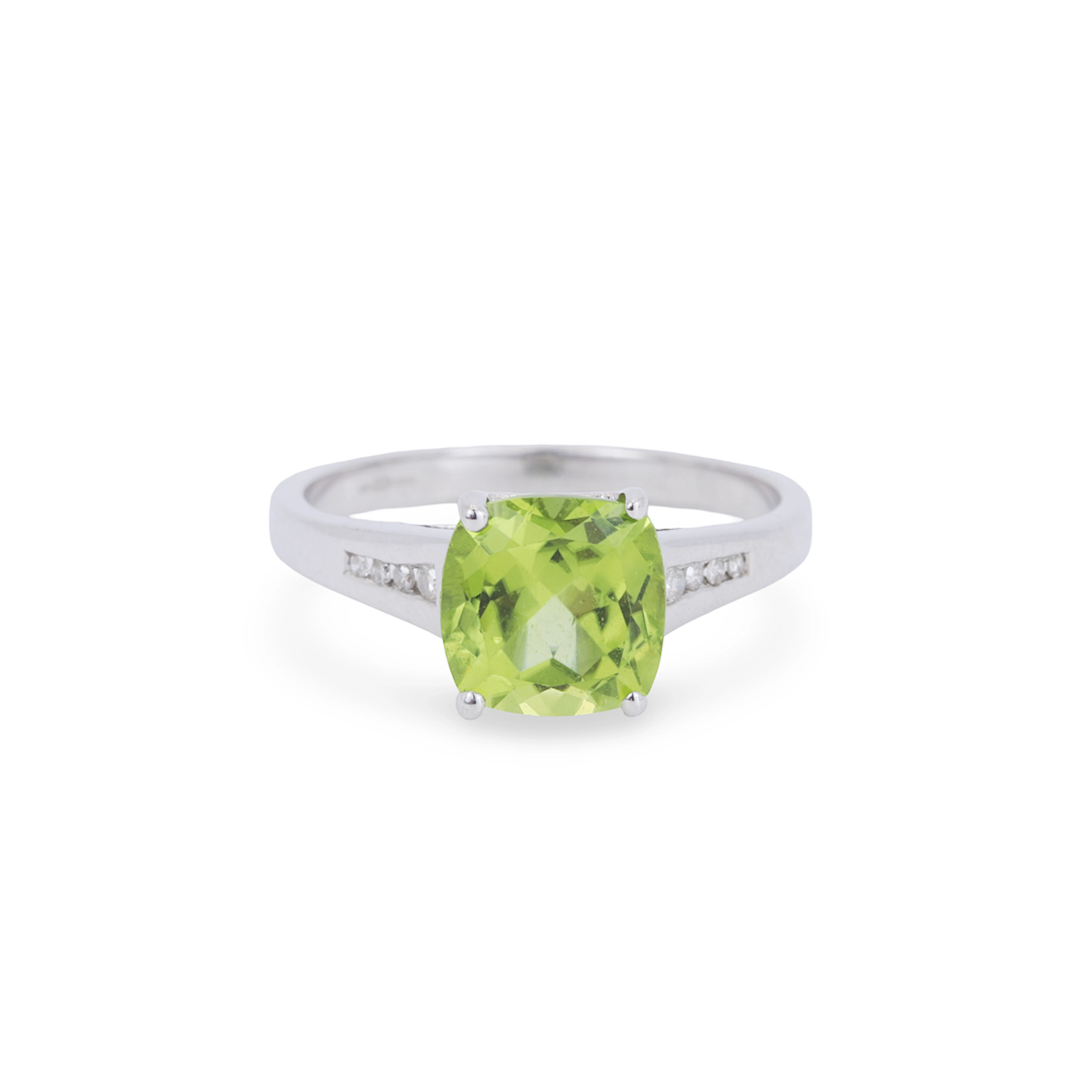 9CT GOLD PERIDOT AND DIAMOND RING.