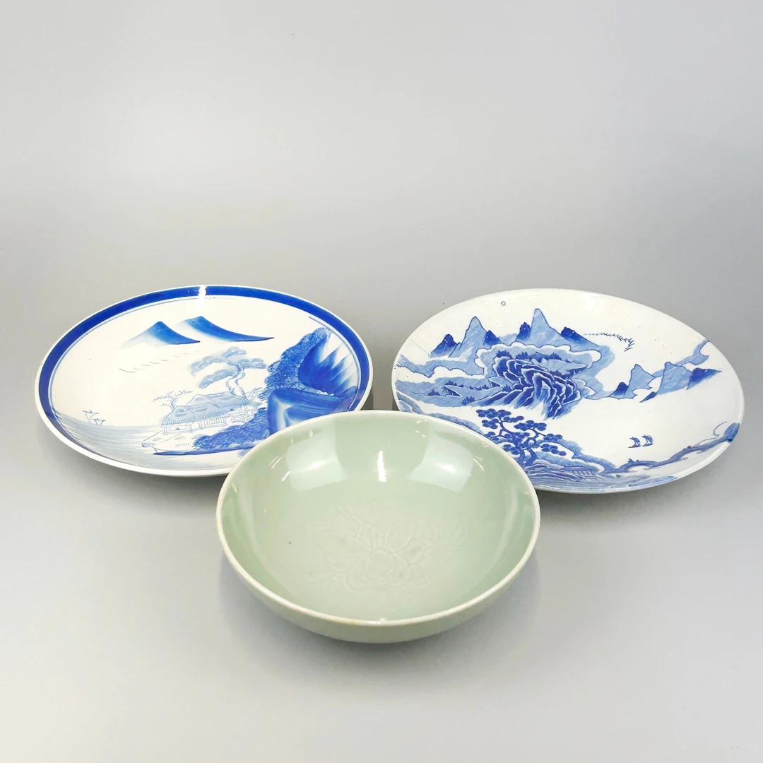 THREE ORIENTAL BOWLS.