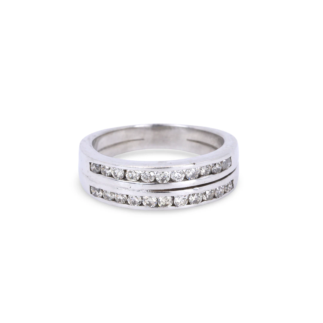 9CT DIAMOND SET RING.