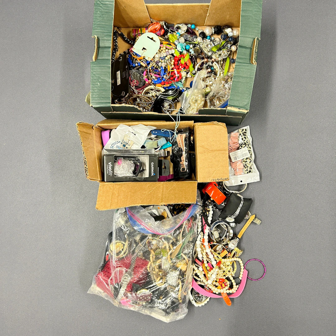 MIXED COSTUME JEWELLERY.