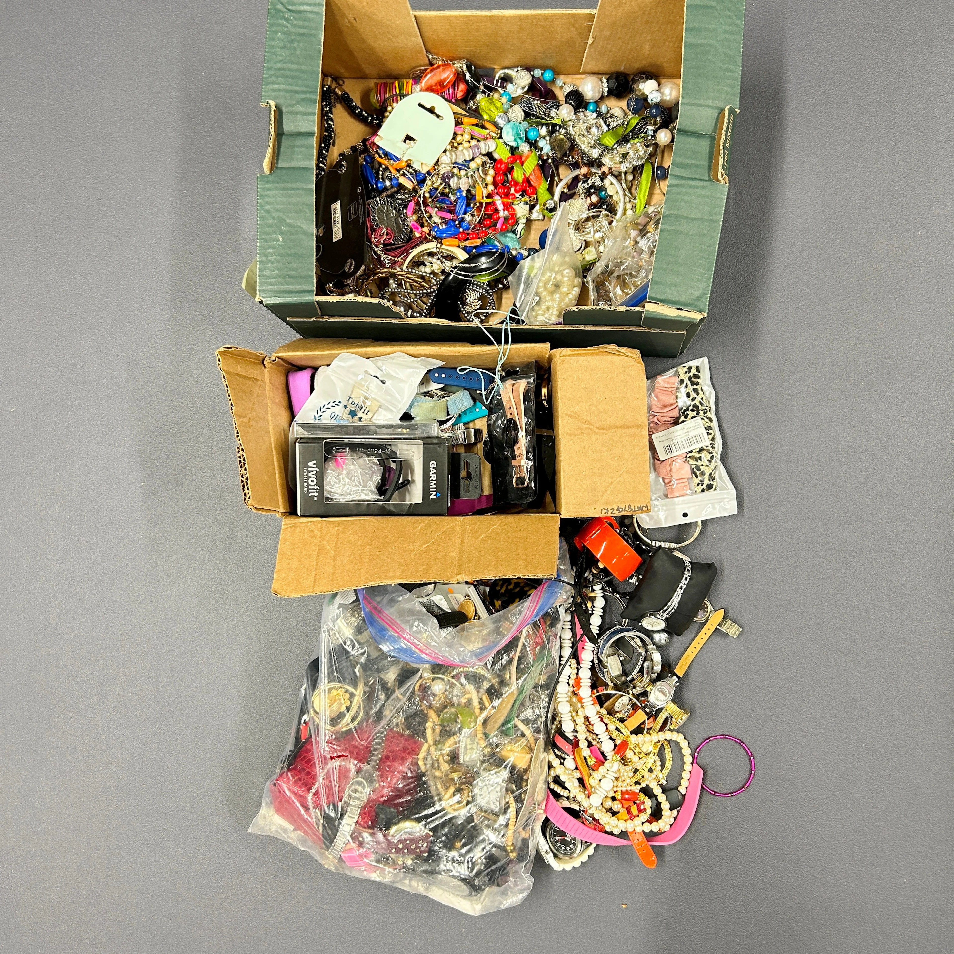MIXED COSTUME JEWELLERY.