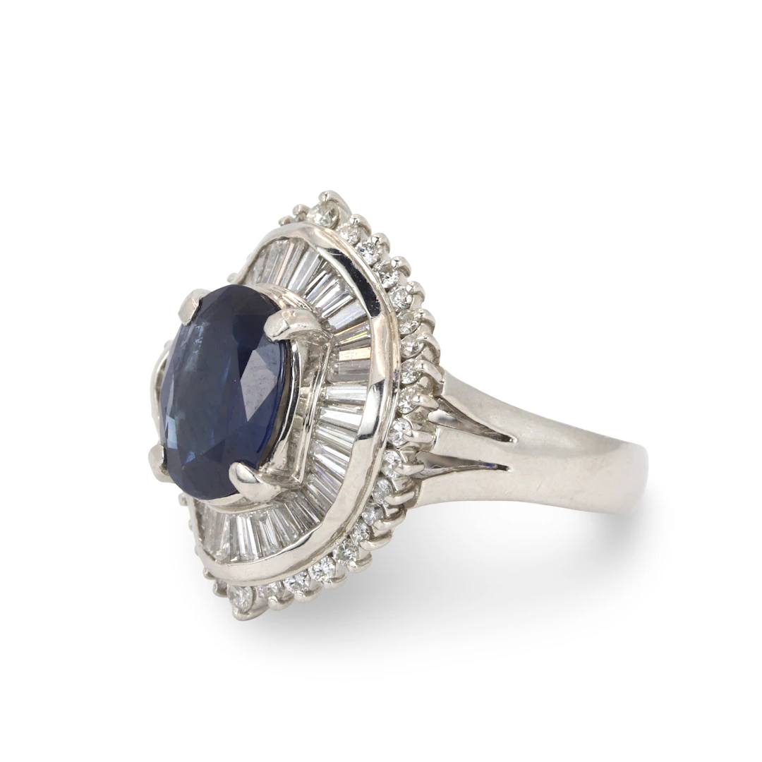 PLATINUM SAPPHIRE & DIAMOND RING.