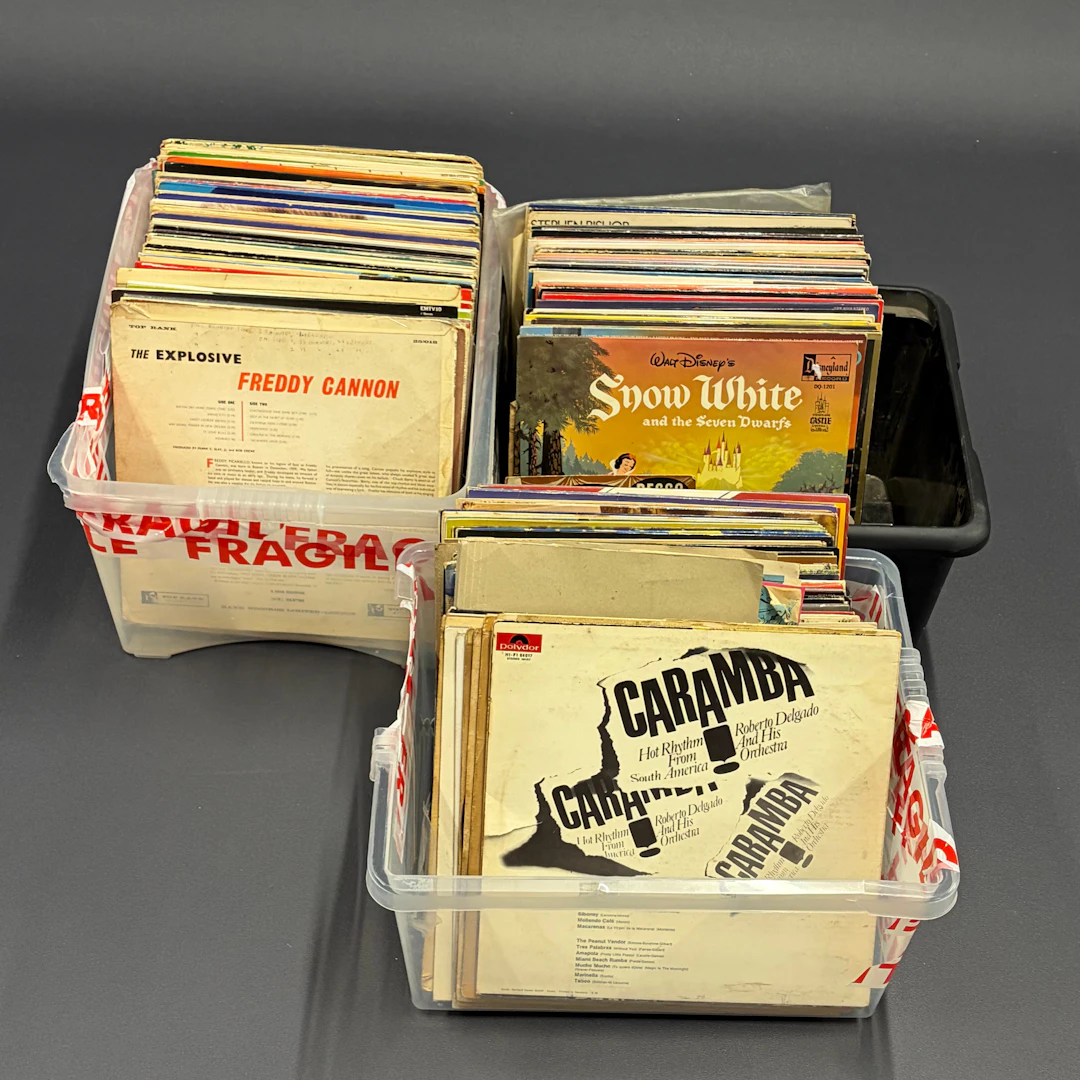 LARGE QUANTITY OF LP RECORDS.