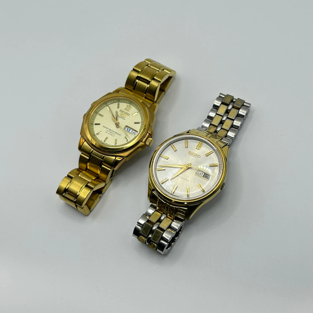 TWO VINTAGE SEIKO AUTOMATIC WRISTWATCHES.