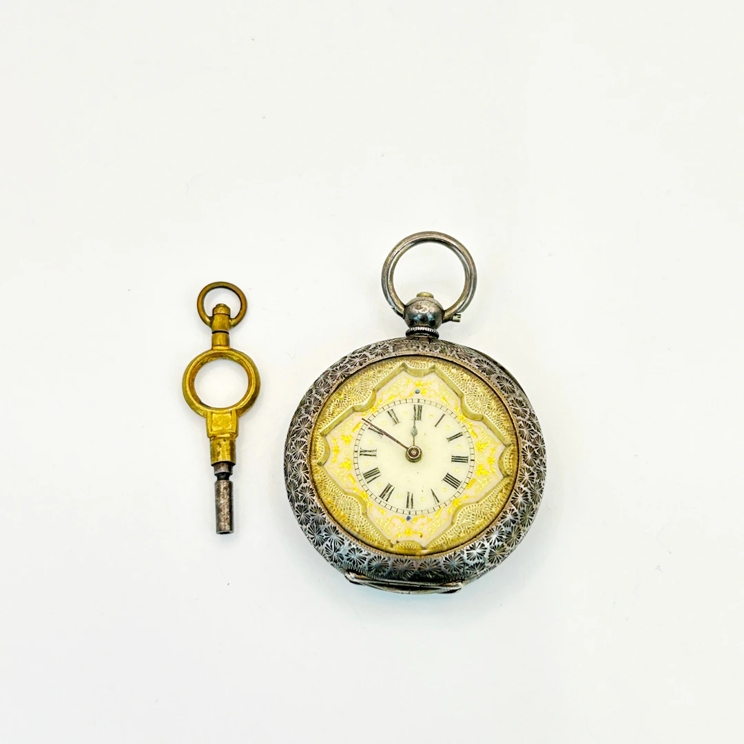 ANTIQUE SILVER POCKET WATCH.