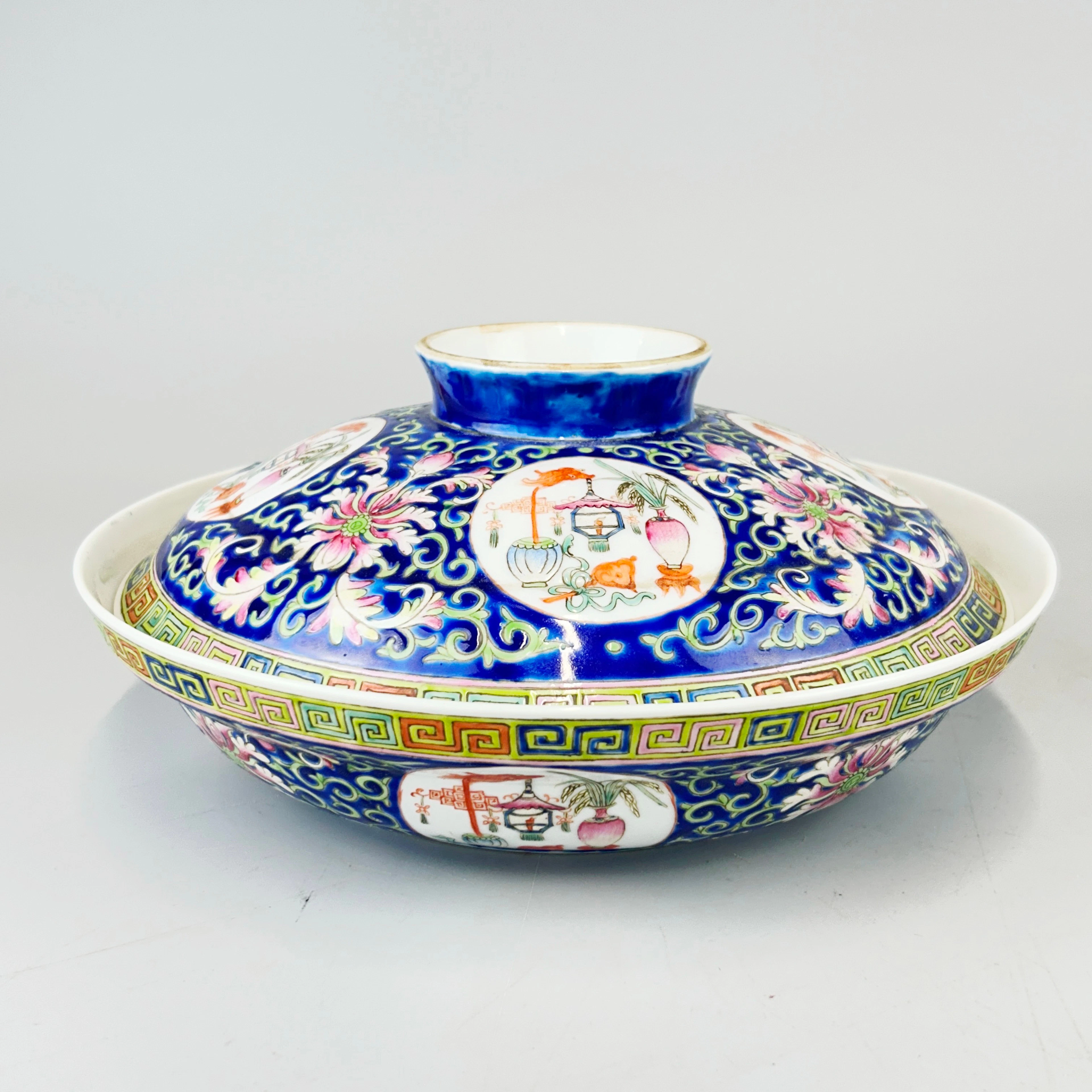 CHINESE REPUBLICAN PERIOD BOWL & COVER.