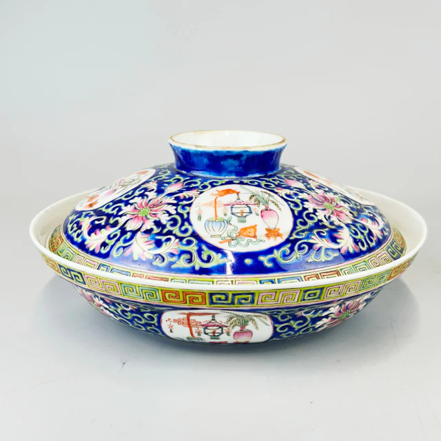 CHINESE REPUBLICAN PERIOD BOWL & COVER.