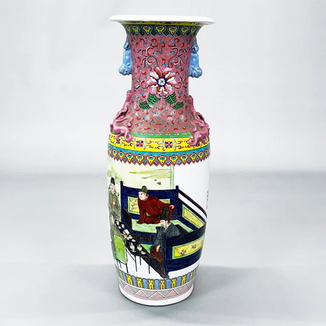MID 20THC PORCELAIN VASE.