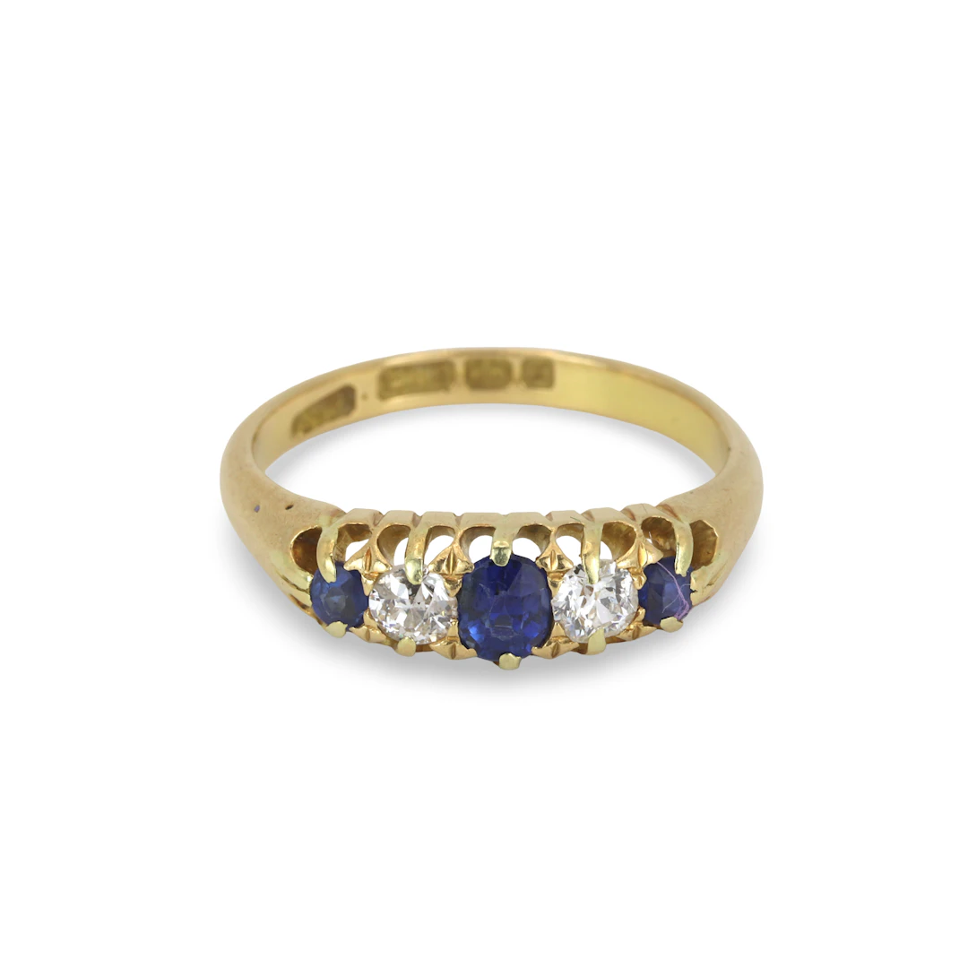 18CT GOLD SAPPHIRE & DIAMOND RING.