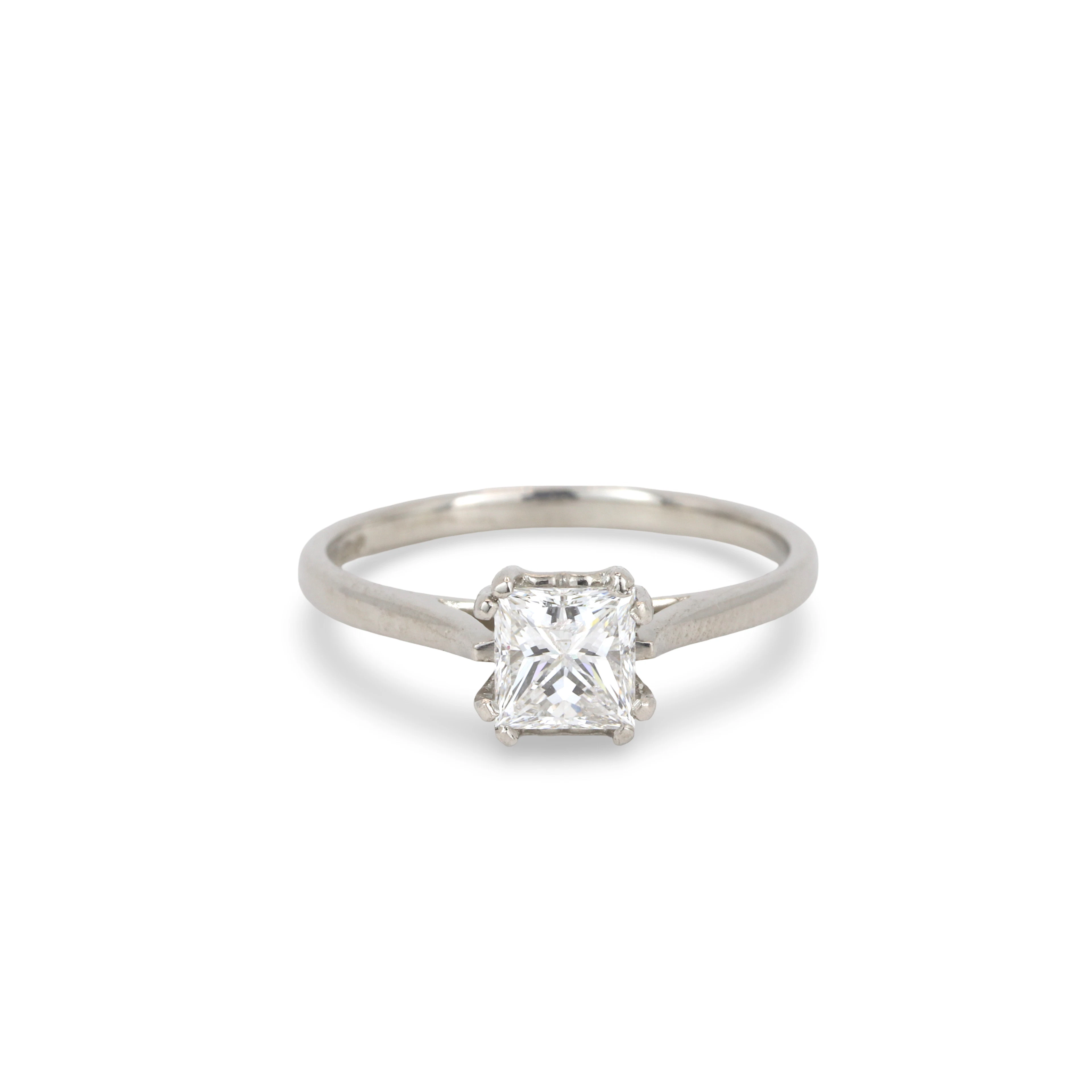 PLATINUM DIAMOND SOLITAIRE RING.