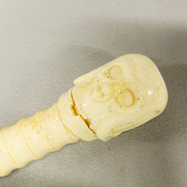 SKULL HANDLED WALKING STICK.