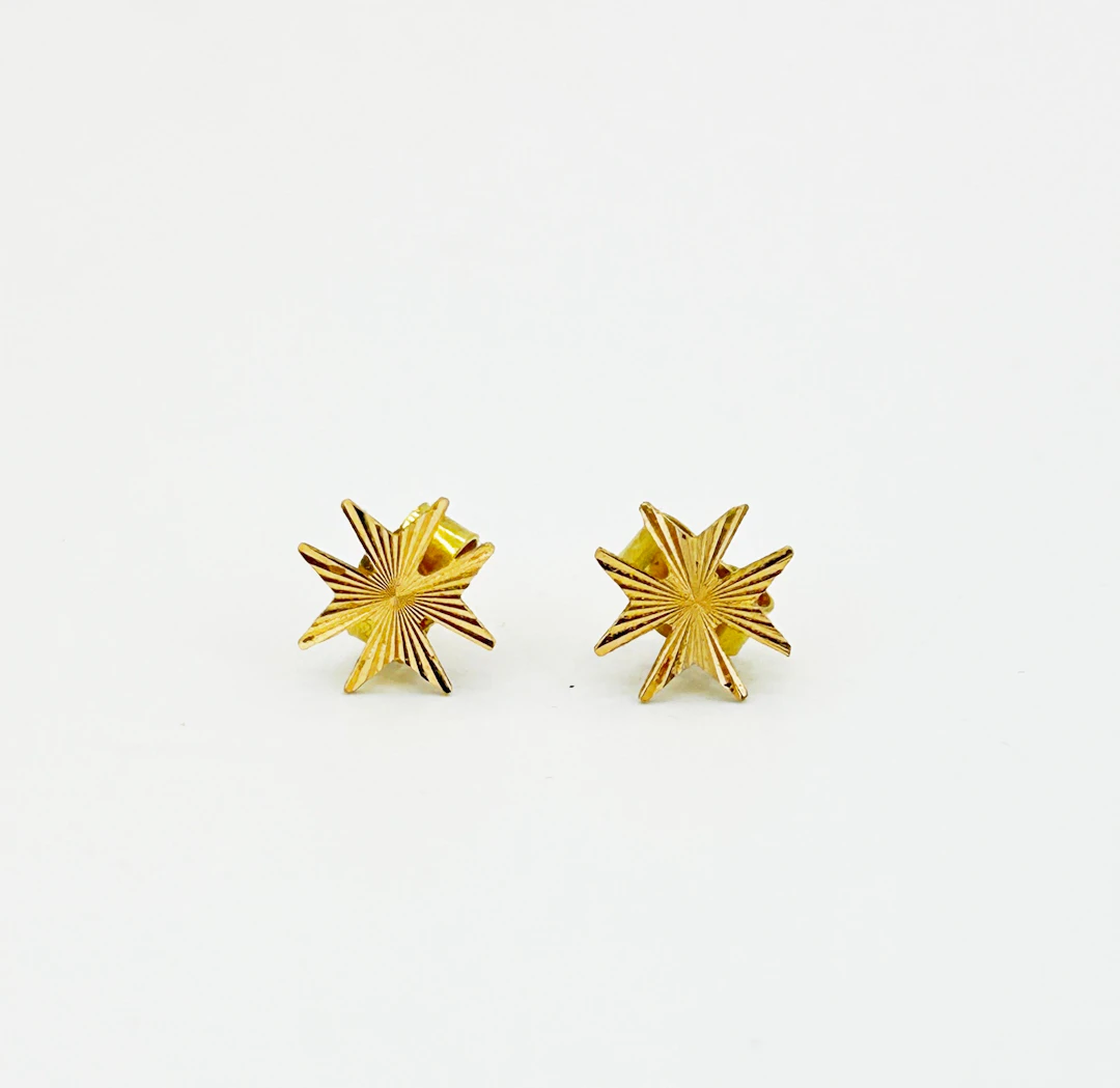 18CT MALTESE CROSS EARRINGS.