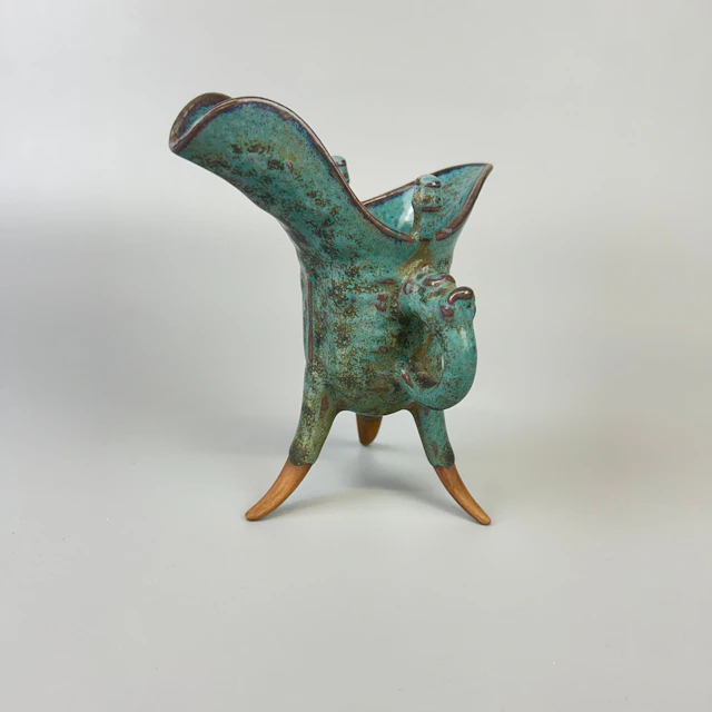 CHINESE POTTERY JUI CUP.
