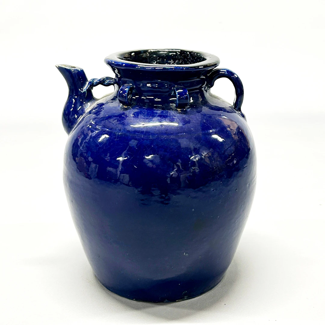 LARGE EARLY CHINESE PORCELAIN WINE JAR.