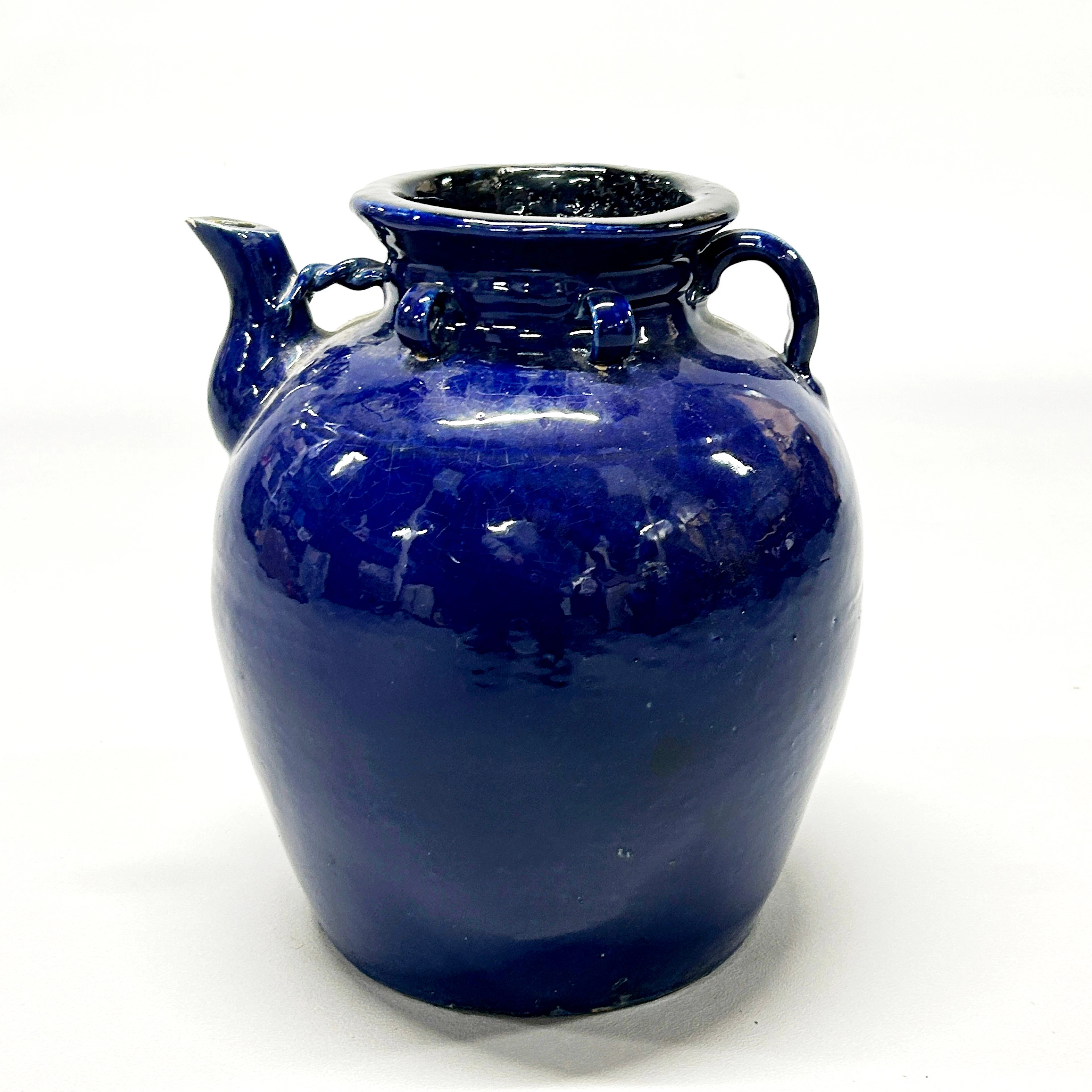 LARGE EARLY CHINESE PORCELAIN WINE JAR.