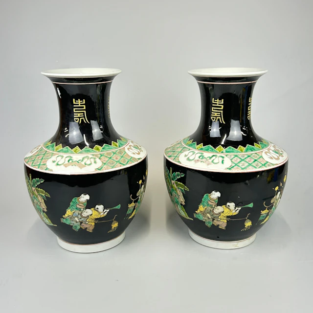 CHINESE FAMILLE NOIR VASES.