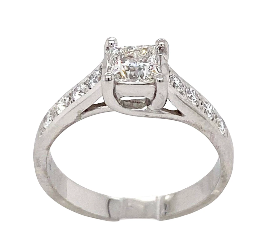 PLATINUM DIAMOND RING.