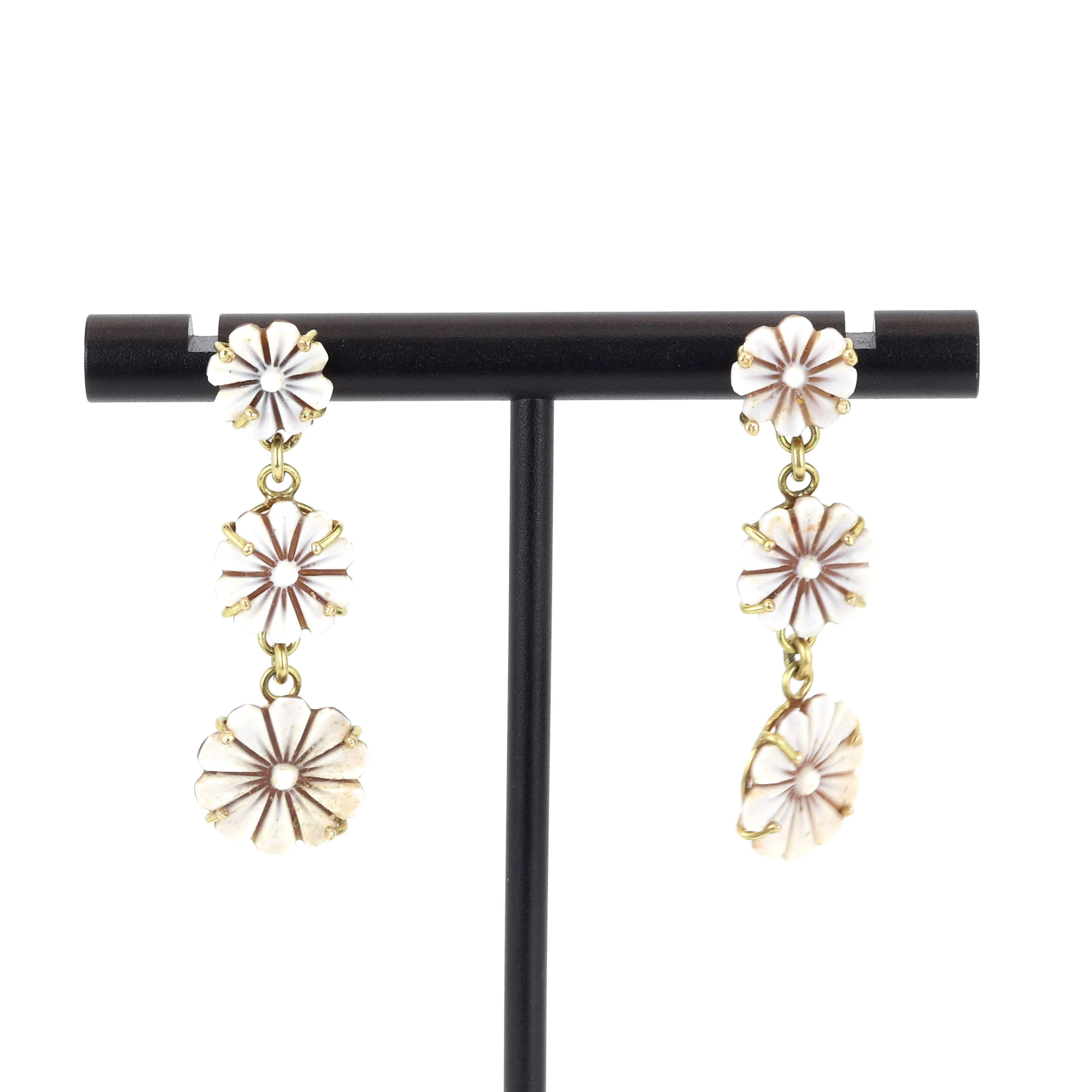 GOLD DROP EARRINGS.