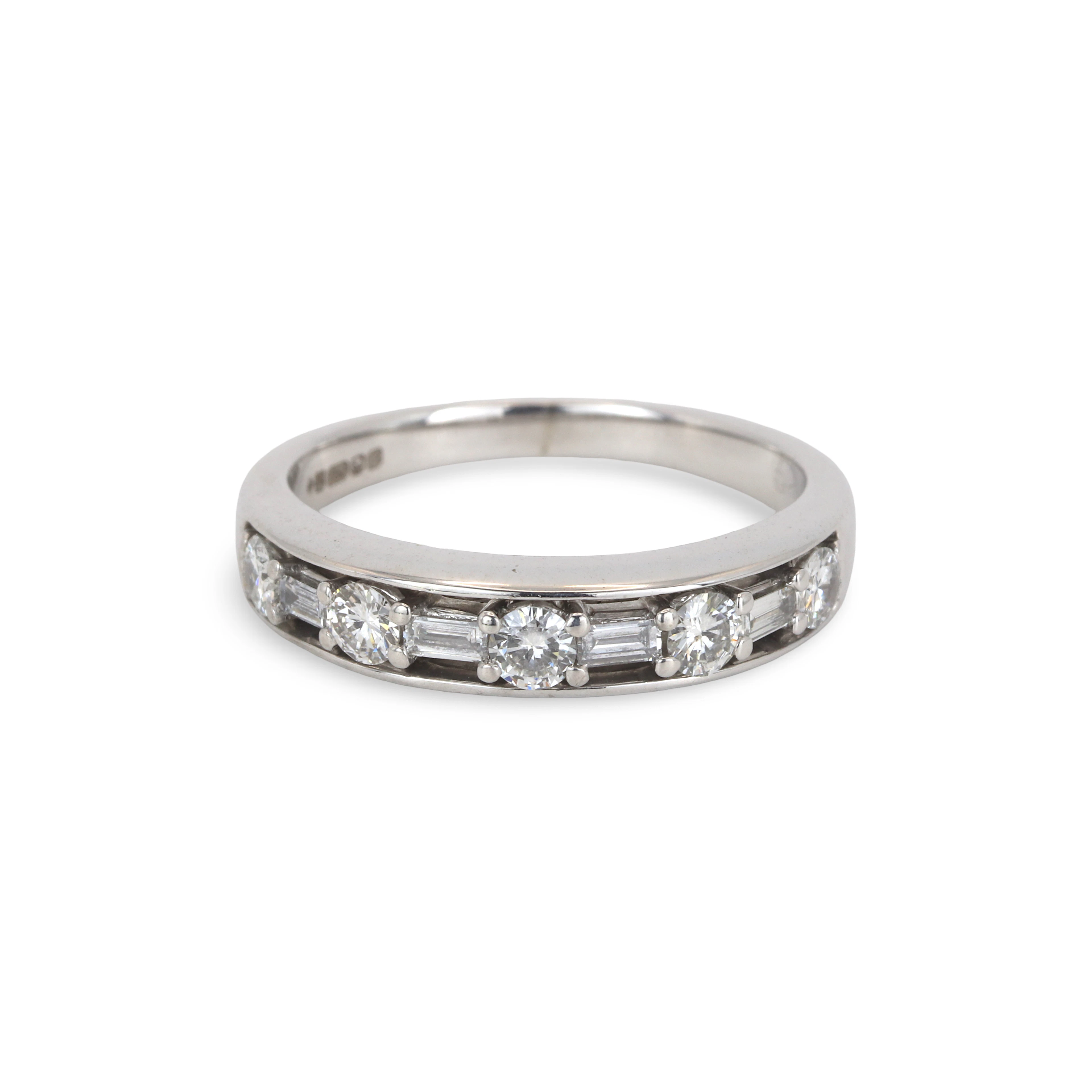 18CT GOLD DIAMOND RING.