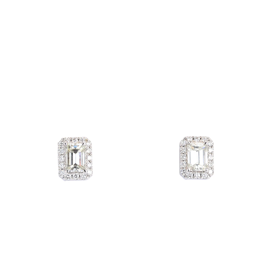 18CT WHITE GOLD DIAMOND STUD EARRINGS.