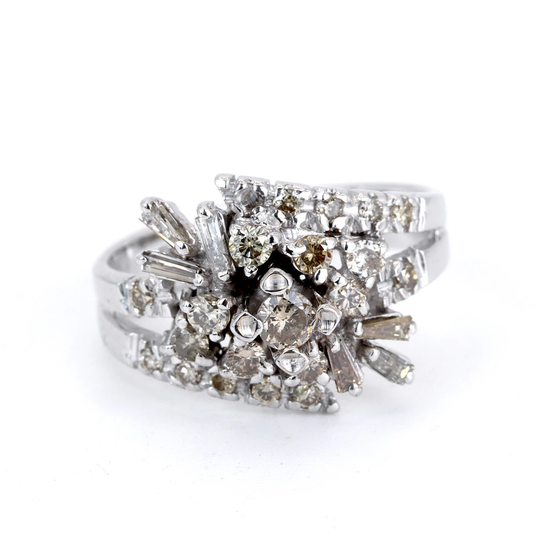 18CT DIAMOND RING.