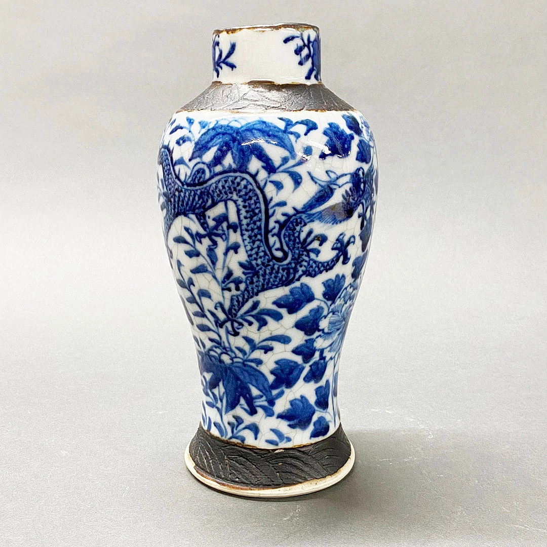 19 THC CHINESE PORCELAIN VASE.