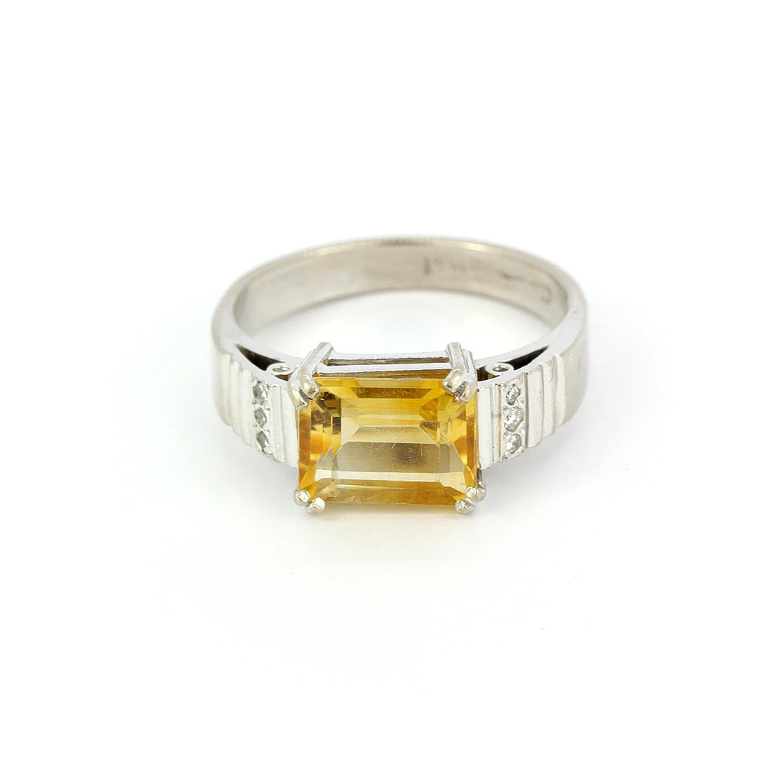 18CT GOLD CITRINE & DIAMOND RING.
