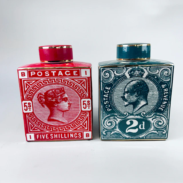 CHINESE PORCELAIN STAMP JARS AND LIDS.