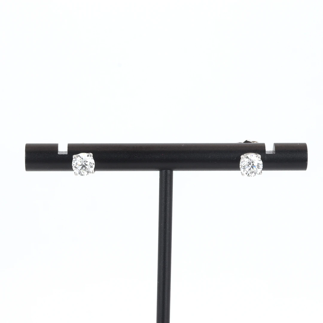 18CT WHITE GOLD 0.98CT SOLITAIRE EARRINGS.