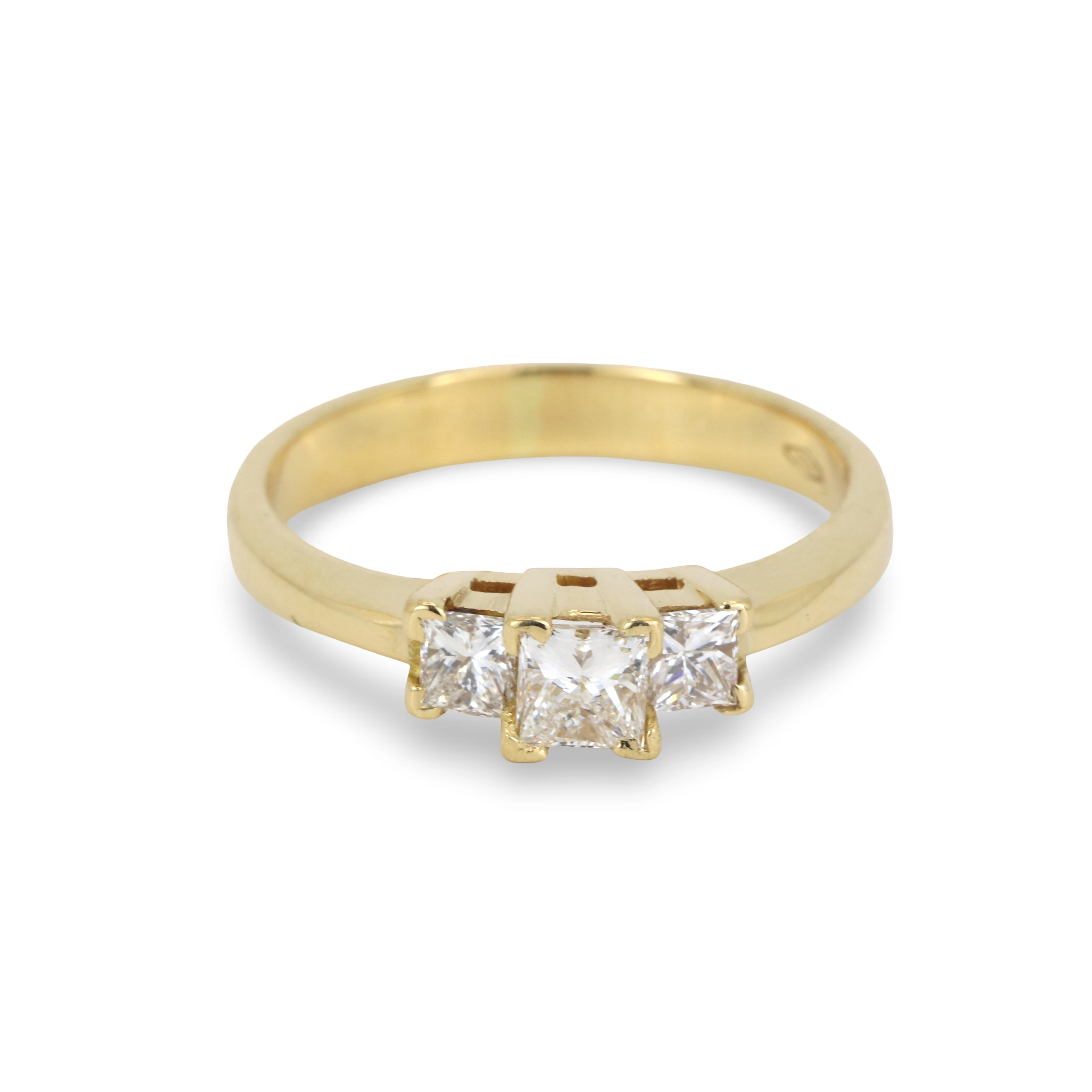 18CT GOLD DIAMOND RING.