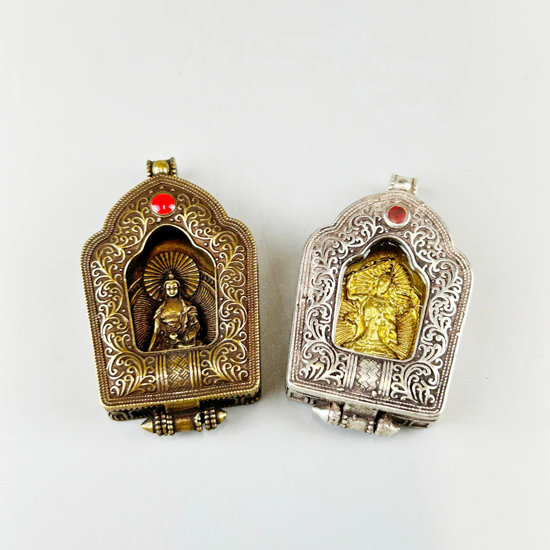 TIBETAN BUDDHA AMULETS.