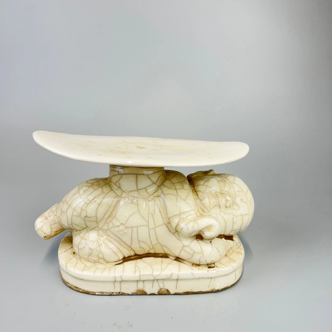 CHINESE PORCELAIN PILLOW.