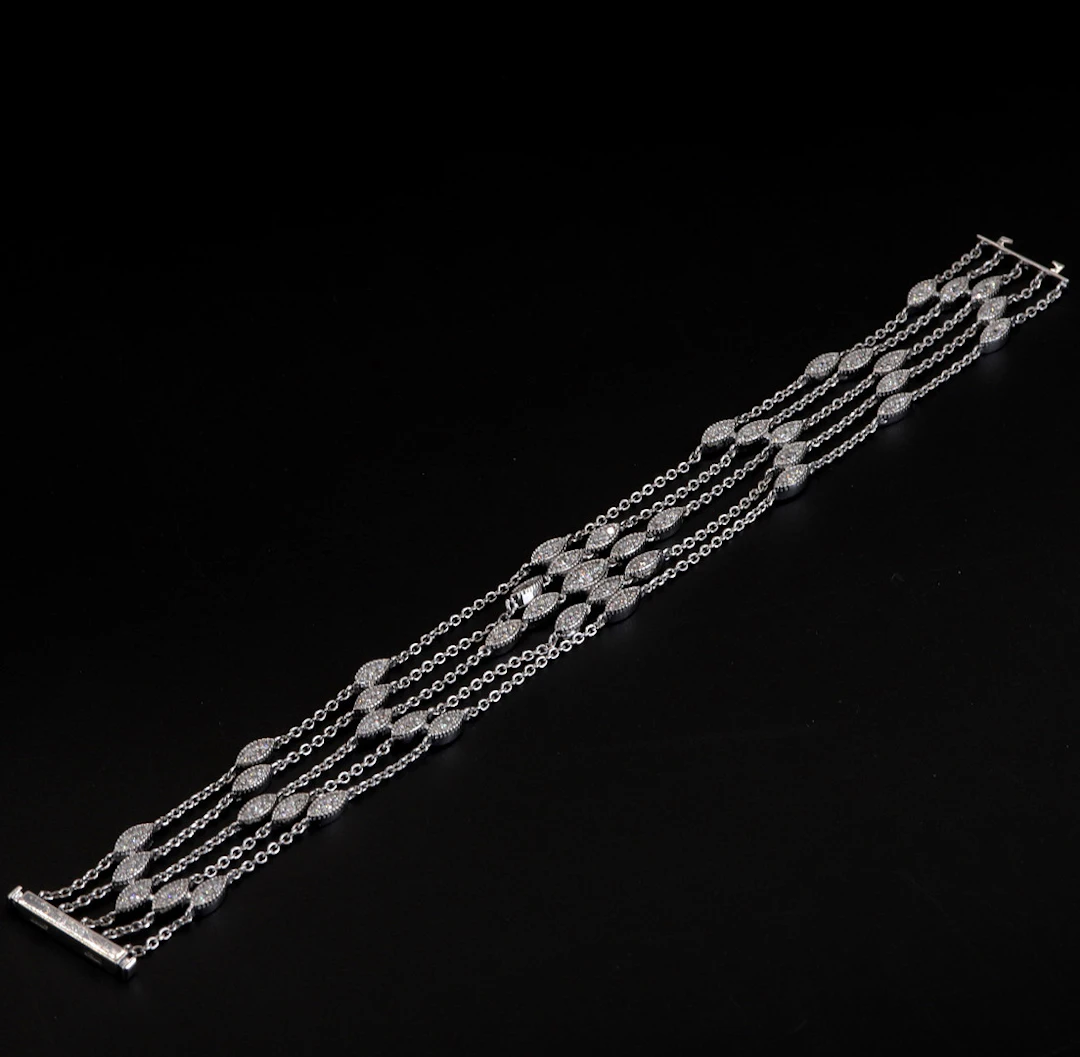 18CT GOLD DIAMOND BRACELET.