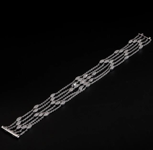 18CT GOLD DIAMOND BRACELET.