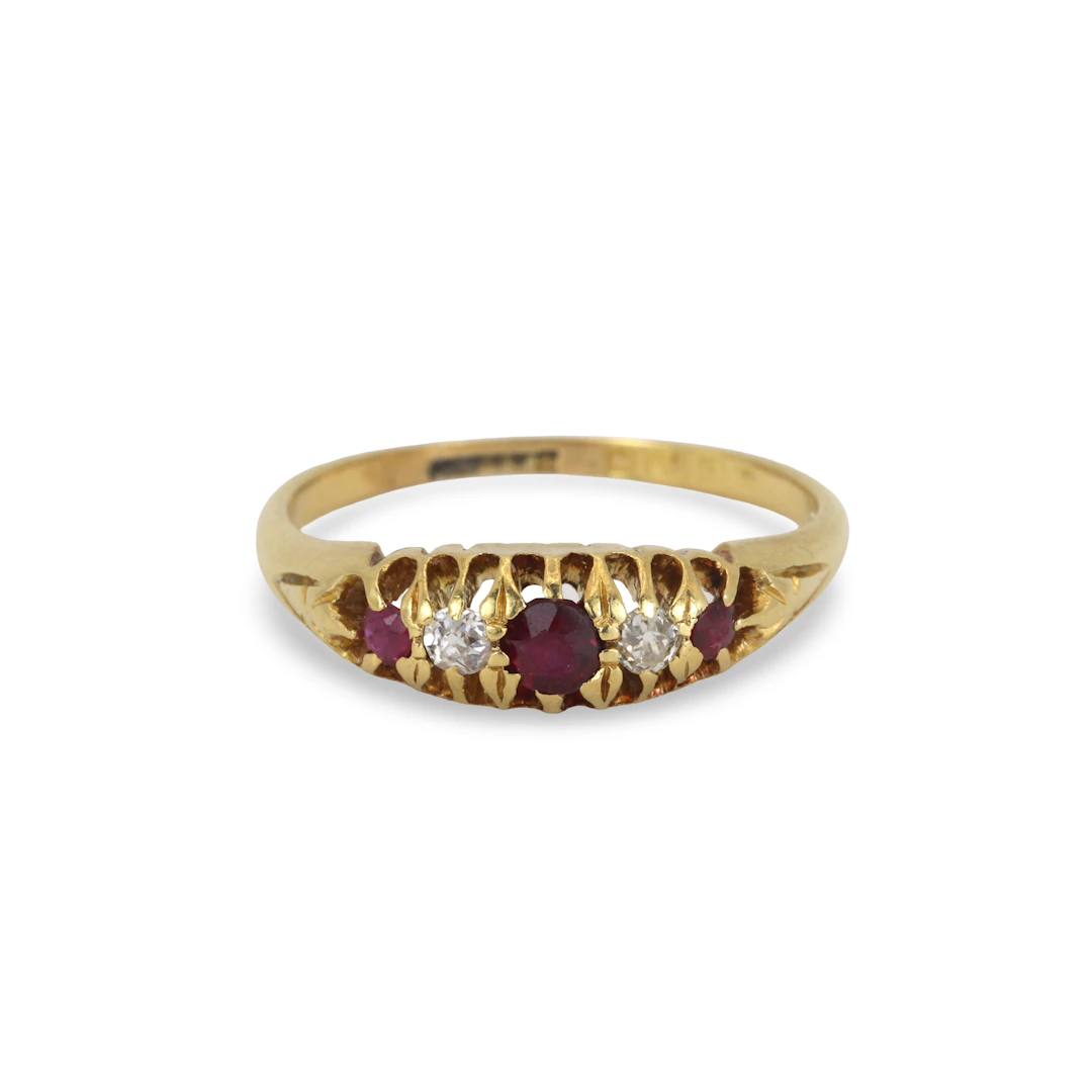 18CT GOLD RUBY & DIAMOND RING.