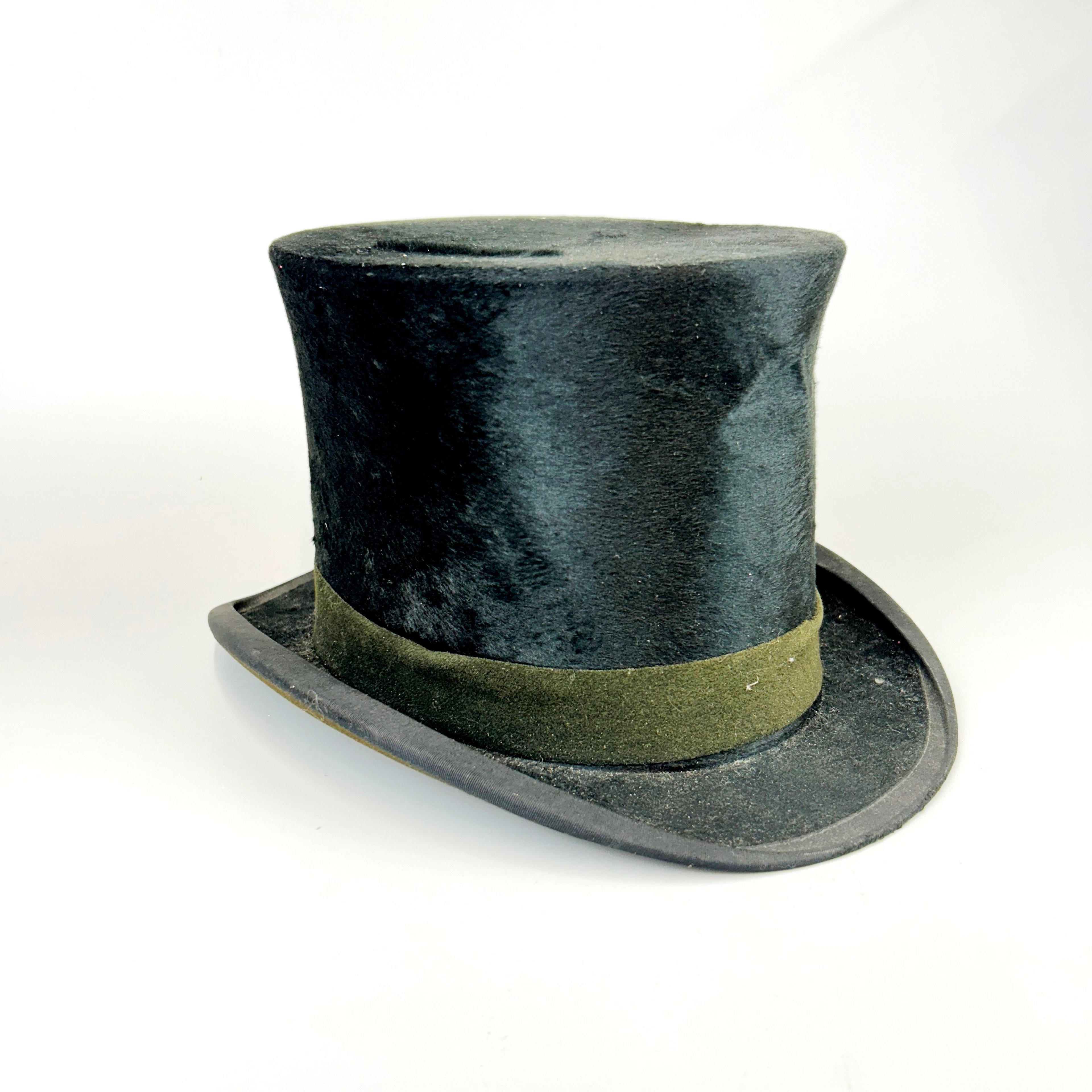 VINTAGE TOP HAT.