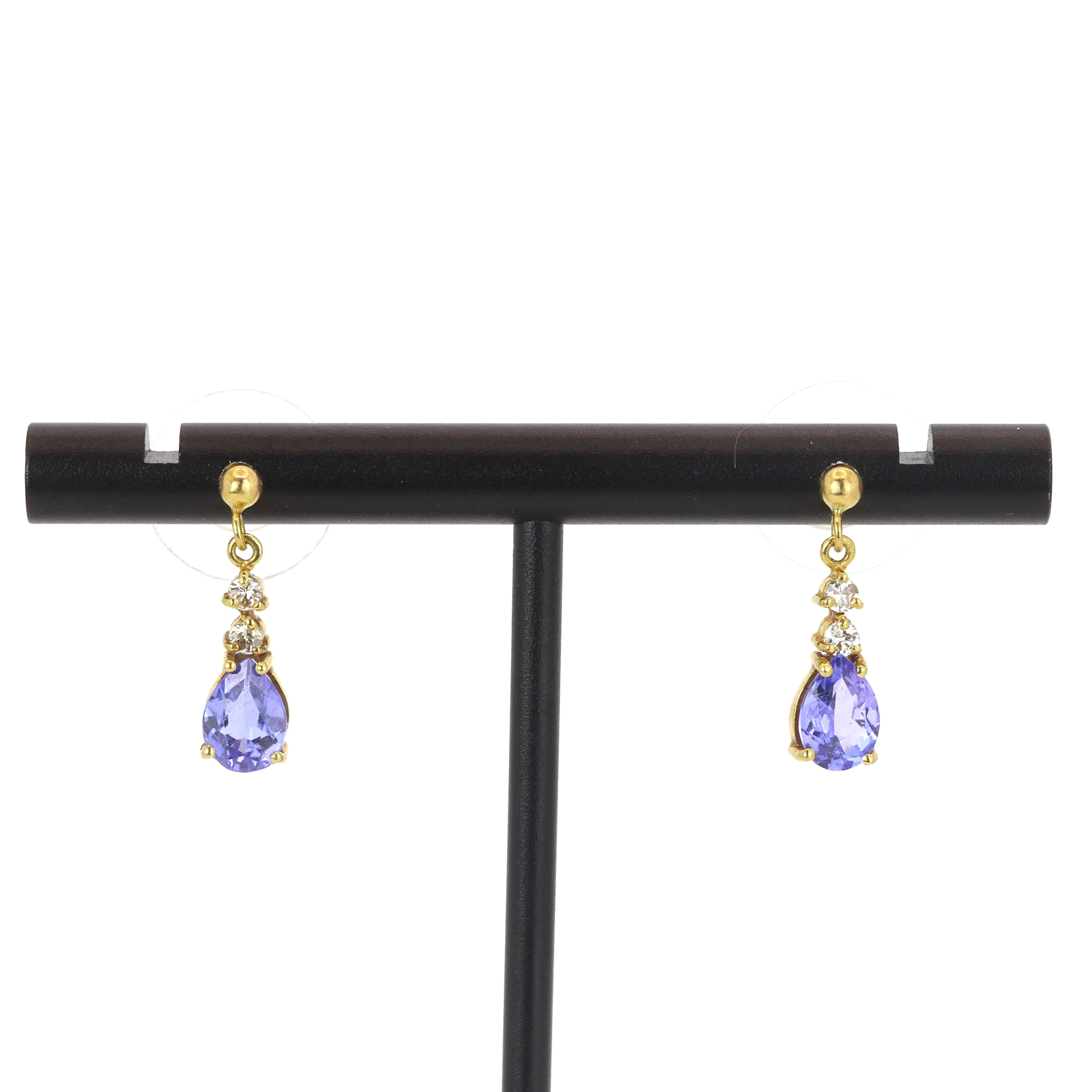 18CT GOLD TANZANITE EARRINGS.
