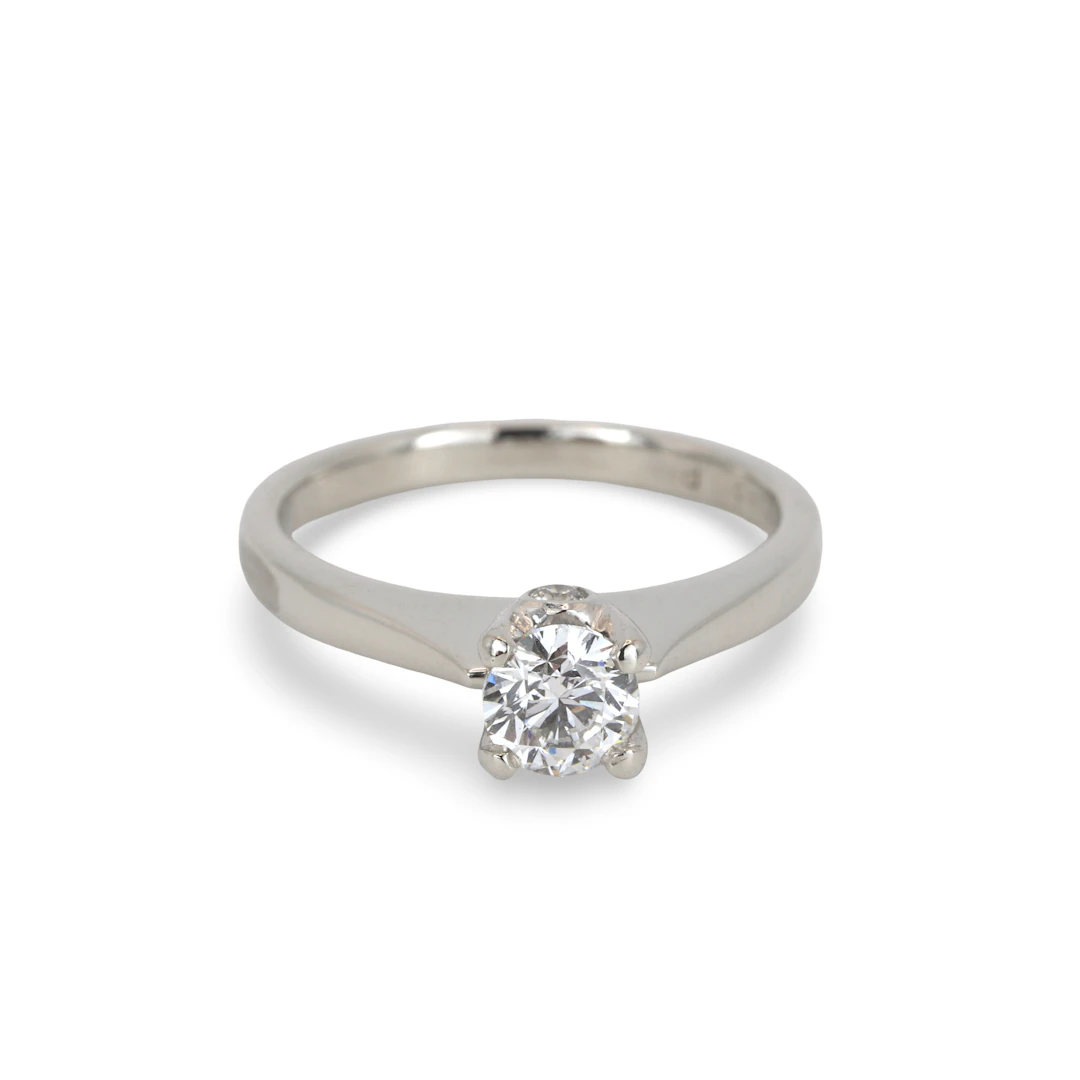 PLATINUM DIAMOND SOLITAIRE RING.