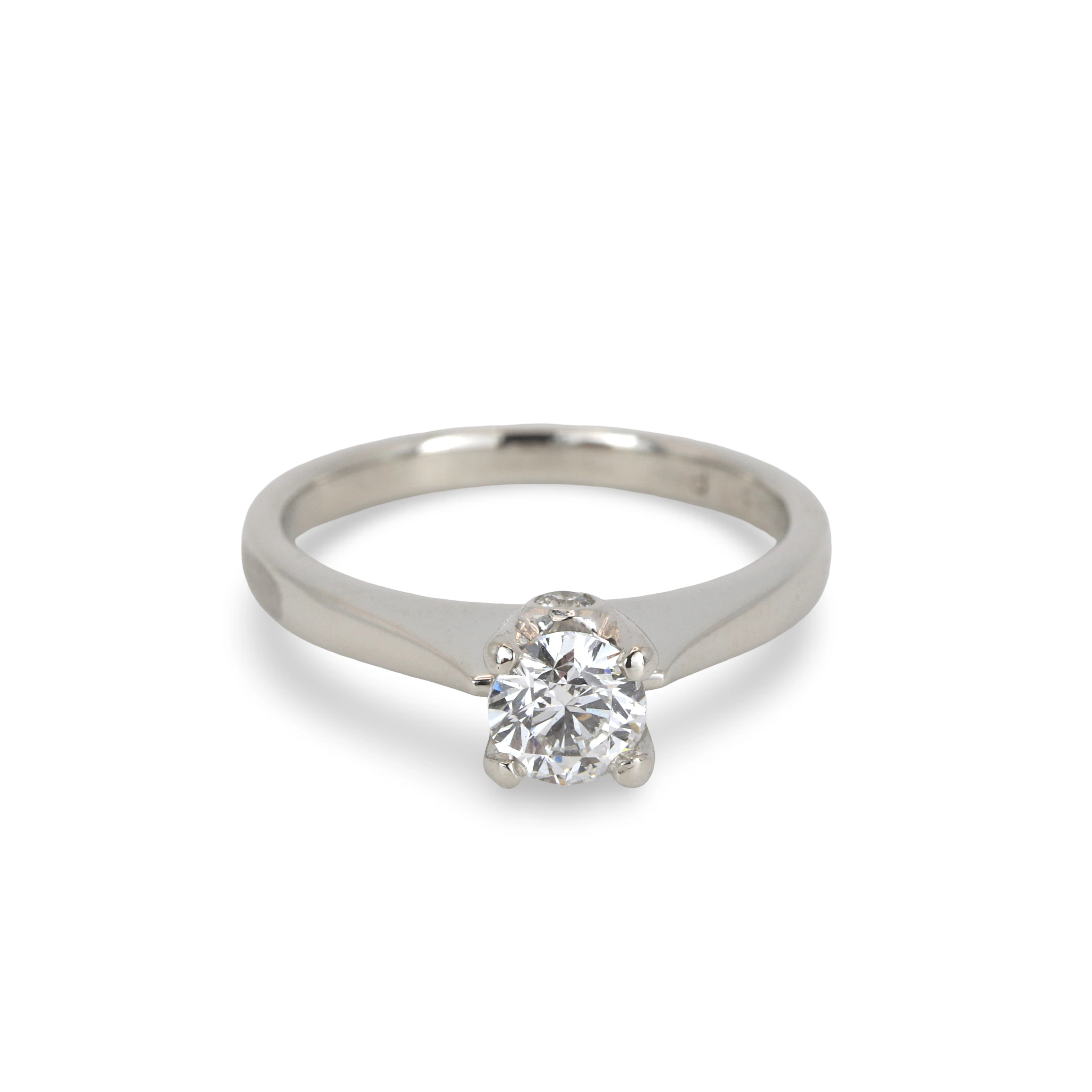 PLATINUM DIAMOND SOLITAIRE RING.
