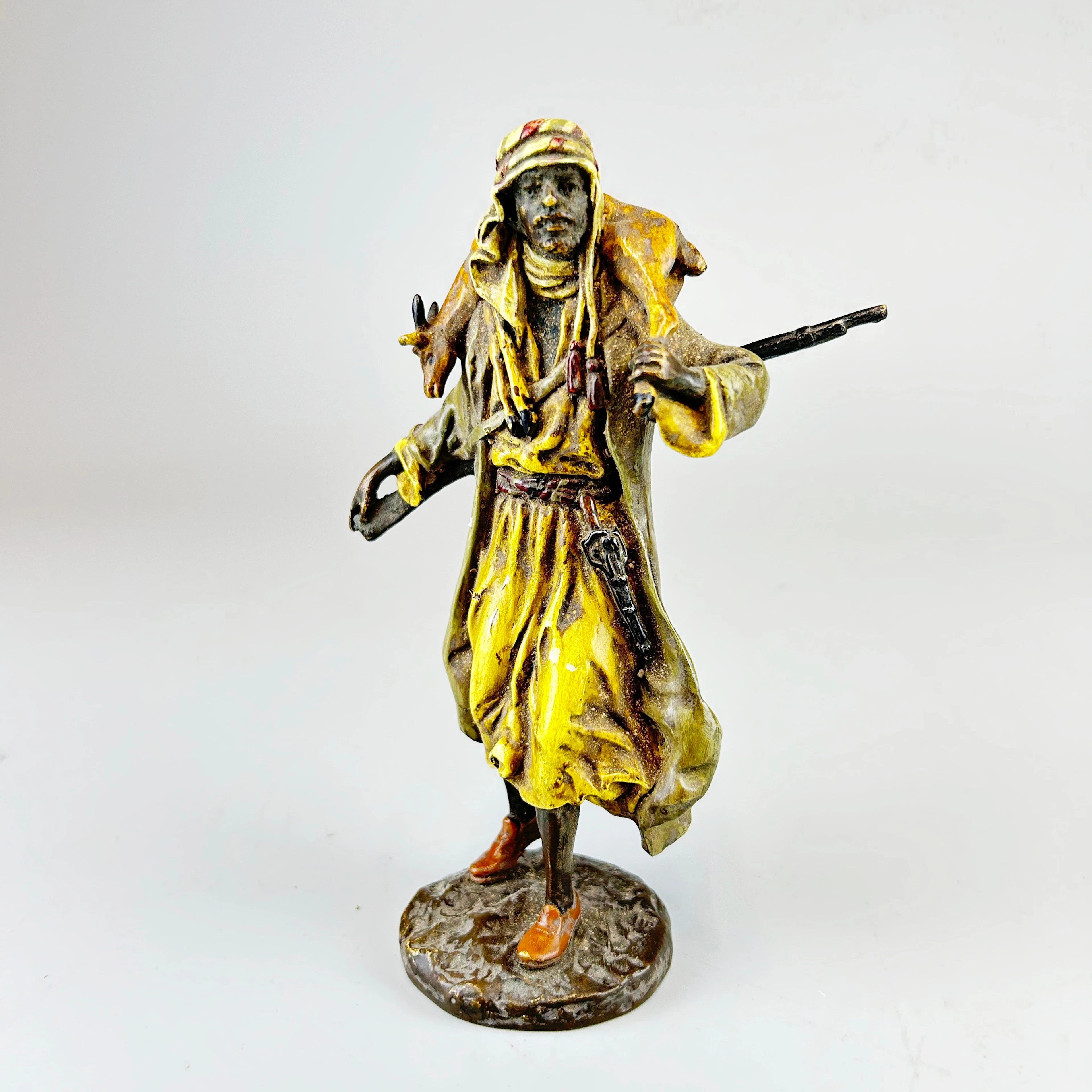 A COLD PAINTED BRONZE ORIENTALIST FIGURE.