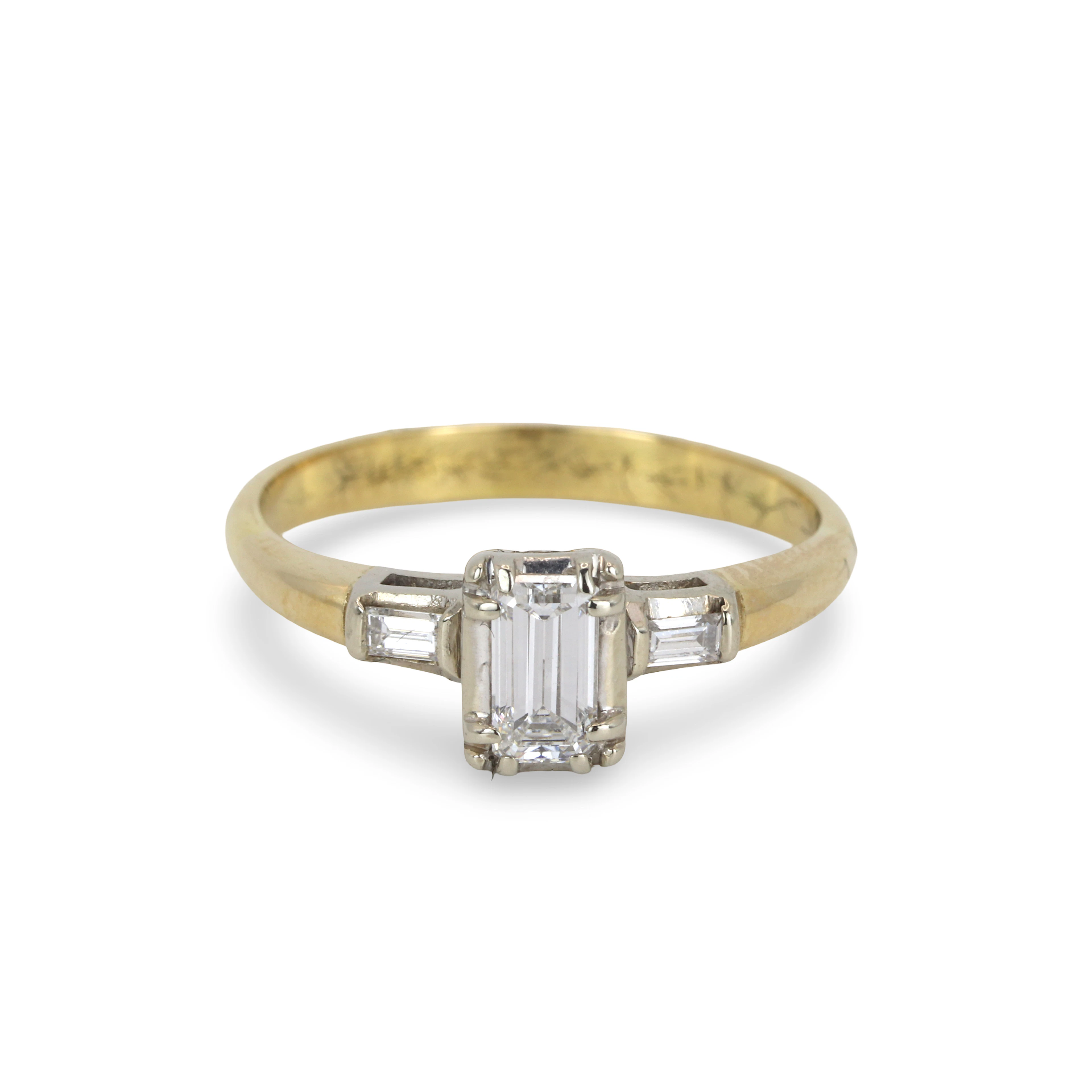 18CT GOLD DIAMOND SOLITAIRE RING.