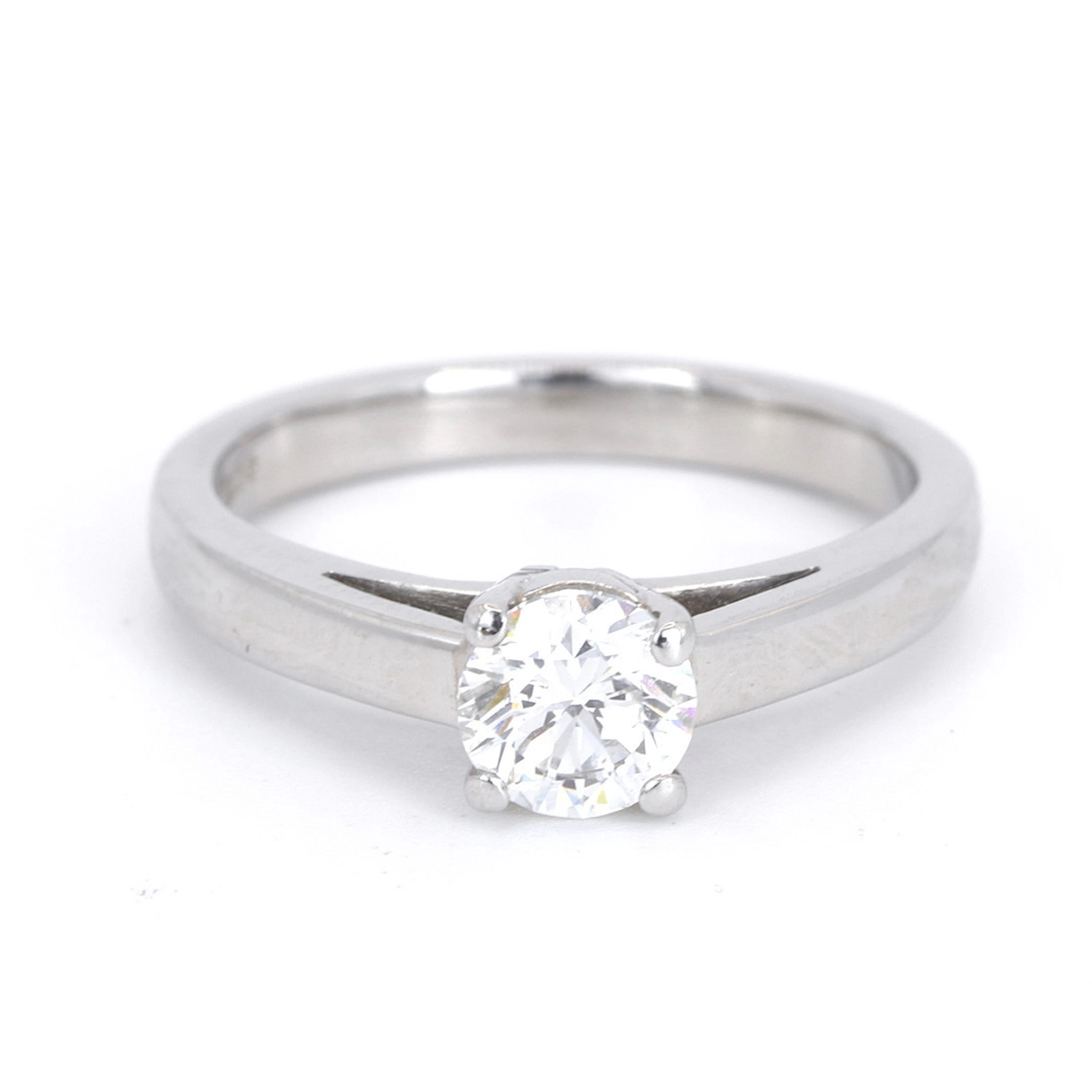 PLATINUM DIAMOND SOLITAIRE RING.