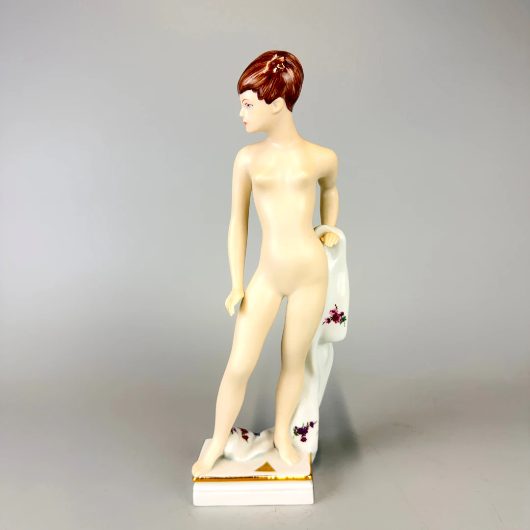 ROYAL DUX NUDE FIGURE.