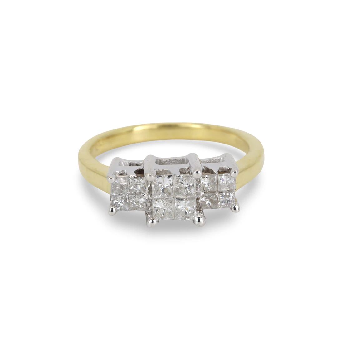 18CT GOLD DIAMOND TRILOGY RING.