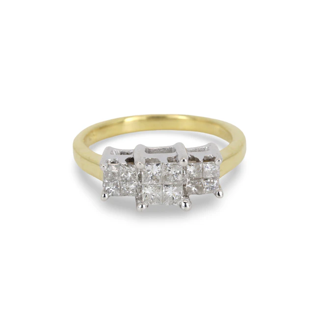 18CT GOLD DIAMOND TRILOGY RING.