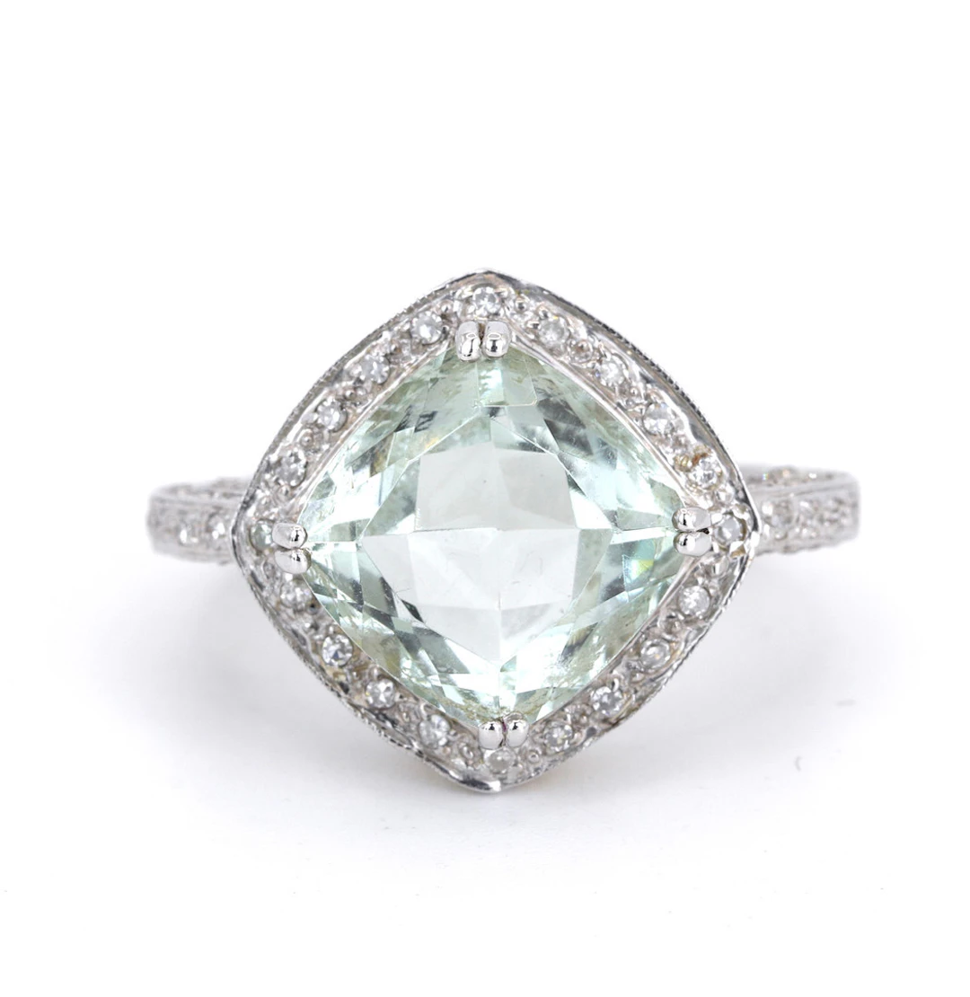 9CT GOLD GEMSTONE SET RING.