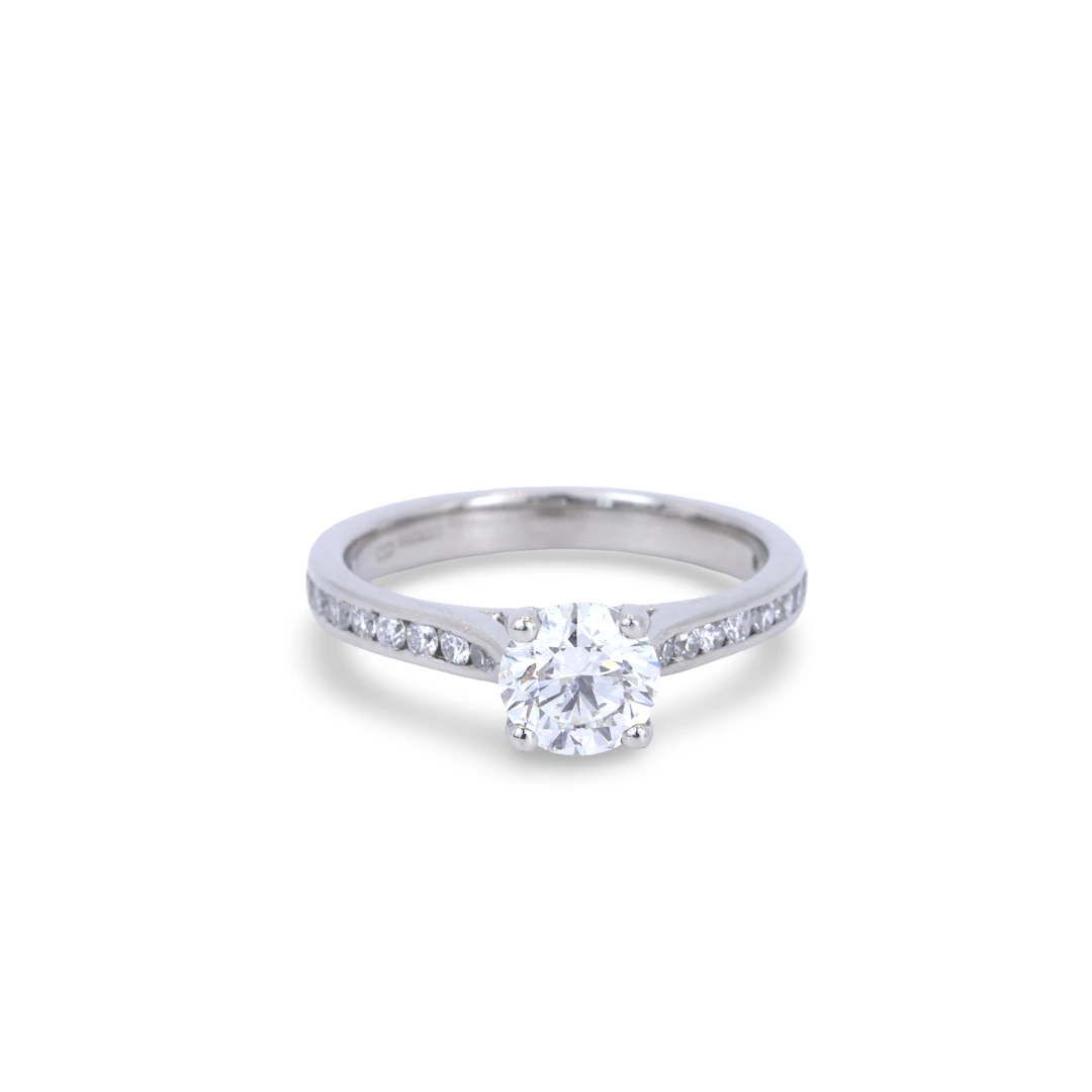 PLATINUM DIAMOND SOLITAIRE RING.