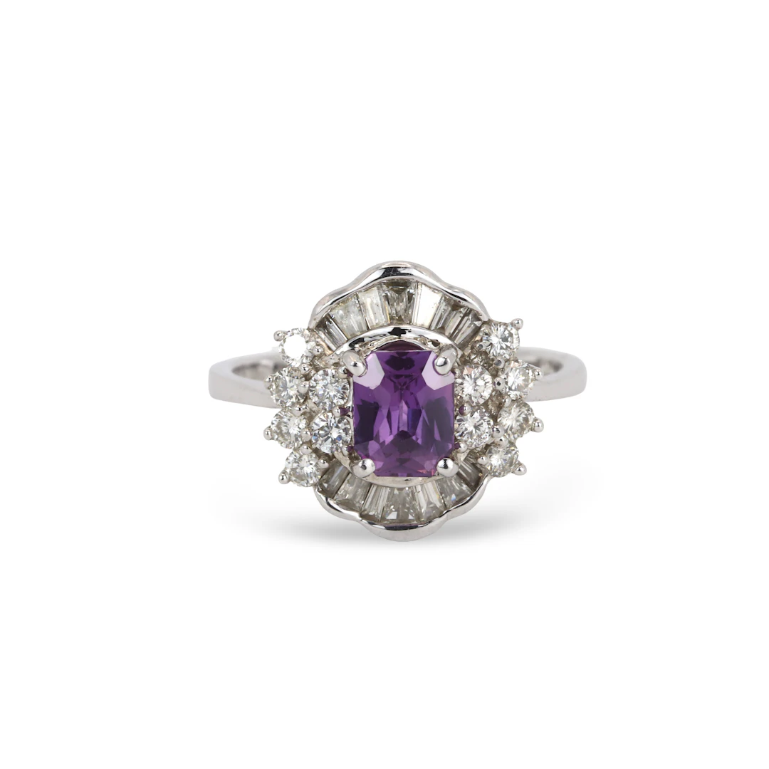 18CT GOLD SAPPHIRE & DIAMOND RING.